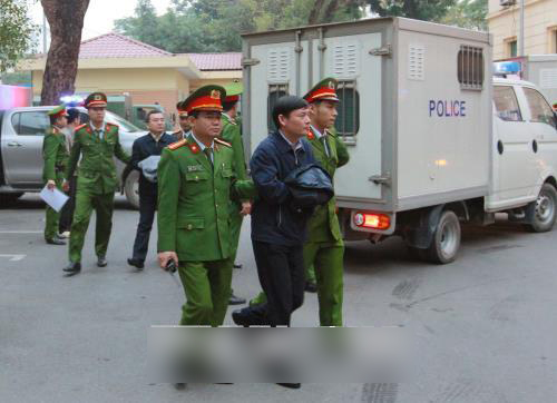 Hình ảnh Trịnh Xuân Thanh và đồng phạm tới tòa nghe tuyên án